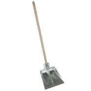 Die Aluschaufel "Mini" für Kinder, mit Stiel (107cm) ist eine Schaufel aus Metall mit einem Holzstiel, der auf weißem Hintergrund abgebildet ist.
