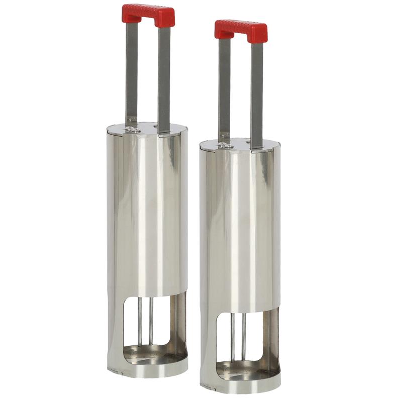 Großansicht der Bildergalerie Zwei VOSS.garden VoleEX Premium Wühlmausfallen aus Edelstahl mit rotem Griff und offenem Boden, aufrecht nebeneinander stehend.