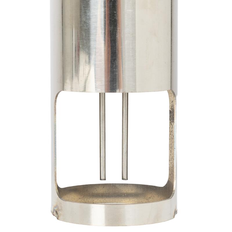 Großansicht der Bildergalerie Die Nahaufnahme der VOSS.garden VoleEX Premium Wühlmausfalle Edelstahl von VOSS.garden zeigt den zylindrischen Metallkörper mit zwei vertikalen Zinken im Inneren eines nach unten offenen Teils zur effektiven Wühlmausbekämpfung.