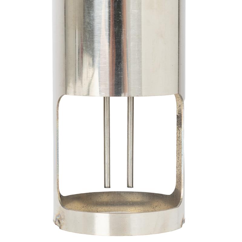 Großansicht der Bildergalerie Nahaufnahme der VOSS.garden VoleEX Premium Wühlmausfalle Edelstahl, einer Wühlmausfalle aus Metall von VOSS.garden mit zwei senkrechten Zinken und einem offenen zylindrischen Boden zur effektiven Nagerbekämpfung.