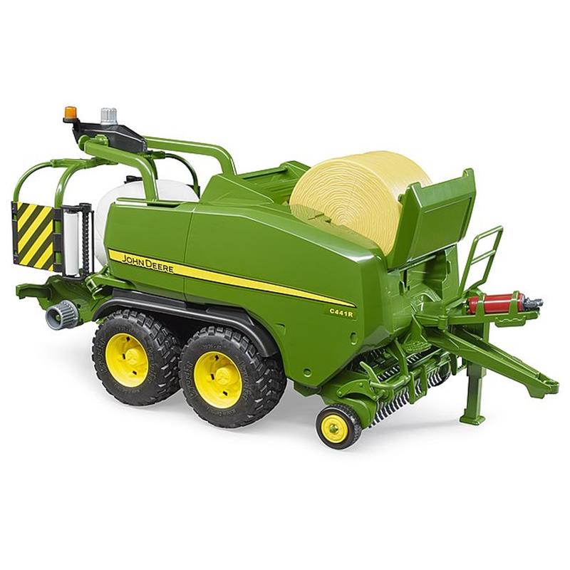 Großansicht der Bildergalerie Die BRUDER John Deere Rundballen-Presswickelkombination C441R (1:16, ab 4 Jahren) beinhaltet 2 gelbe Rundballen und ist für das landwirtschaftliche Spielen konzipiert.