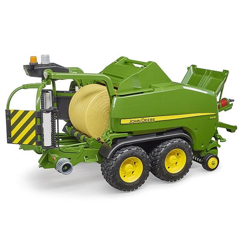 Großansicht der Bildergalerie BRUDER John Deere Rundballen-Presswickelkombination C441R Spielzeug im Maßstab 1:16, inklusive zwei Rundballen, detaillierten Rädern und Sicherheitsmarkierungen. Geeignet für Kinder ab 4 Jahren.